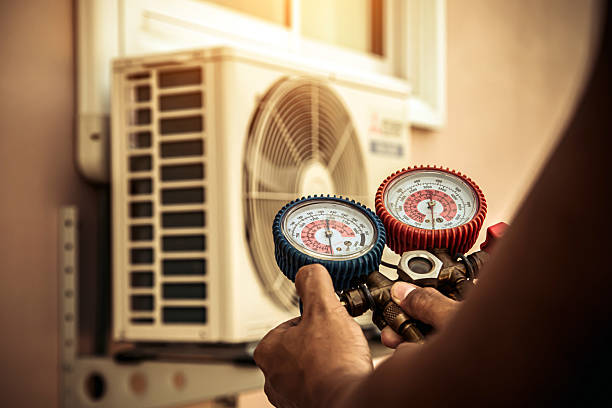 Professional Hvac technician working in South Lebanon, OH